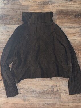 Women’s gray knit sweater